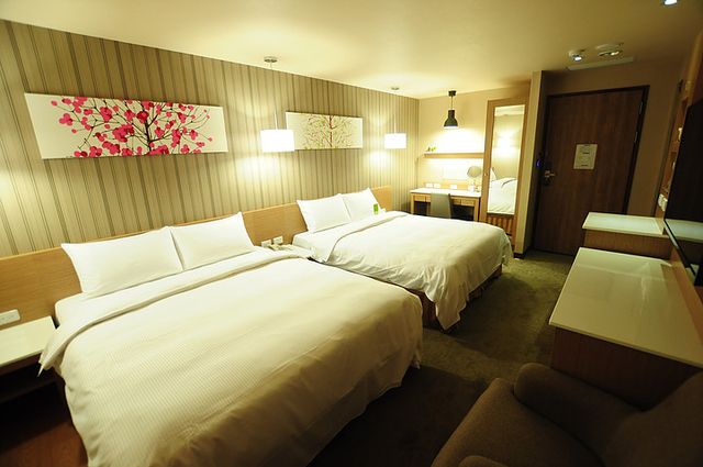 Kangqiao Hotel - Juemin Building-Cozy Quadruple Room-1