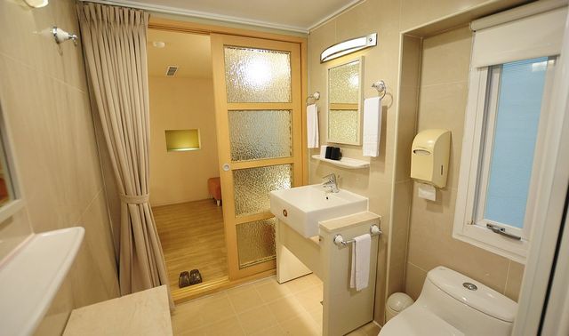 카인드니스 호텔 한신관 (Kindness Hotel - Hanshen)-Deluxe Triple Room-7