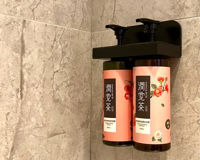 潤覺茶系列 洗髮 / 沐浴乳。