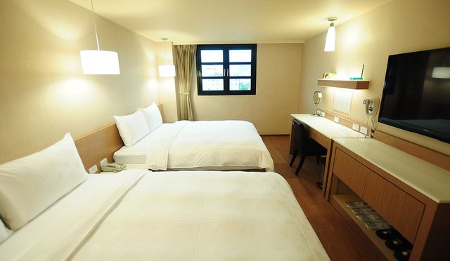 KINDESS HOTEL MAIN SATION-Family Room-2