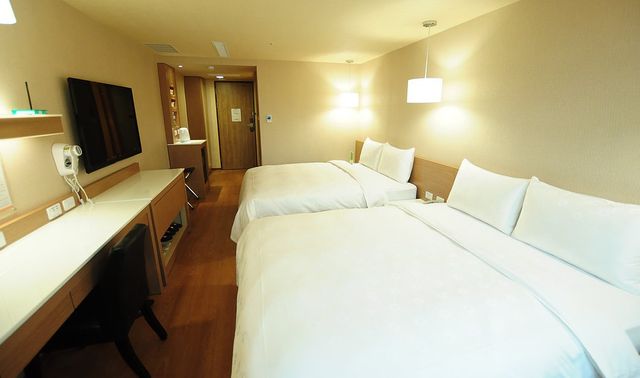KINDESS HOTEL MAIN SATION-Family Room-4
