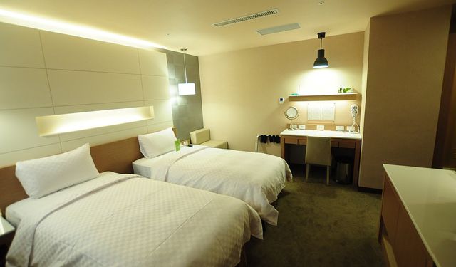 康橋大飯店-三多商圈館-精緻二小床客房-4