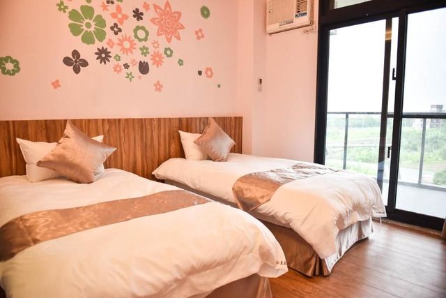 Starry Inn-Deluxe Twin With Balcony-3