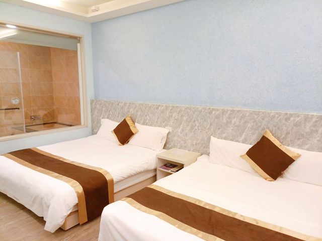 Starry Inn-Standard Quad No Window-1