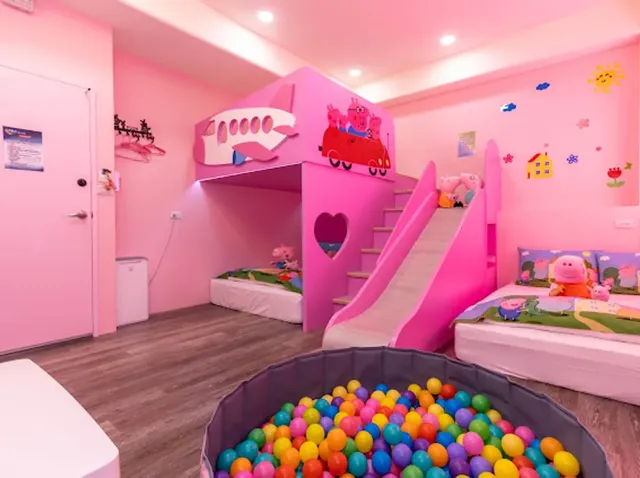 Juyue Tongxin Family Homestay-Pink Bubble Slide Quadruple Room (Extra Bed Available)-2
