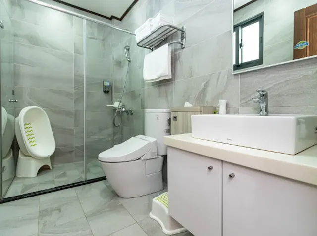 Juyue Tongxin Family Homestay-Pink Bubble Slide Quadruple Room (Extra Bed Available)-13