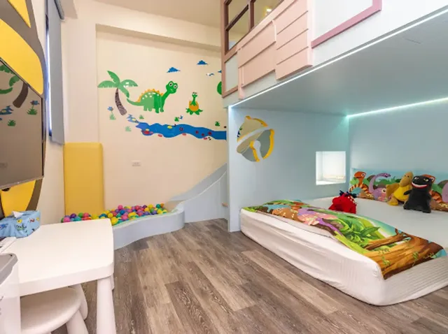 Juyue Tongxin Family Homestay-Dinosaur World Slide Quadruple Room (no extra bed allowed)-3
