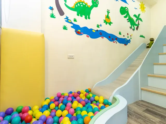 Juyue Tongxin Family Homestay-Dinosaur World Slide Quadruple Room (no extra bed allowed)-11