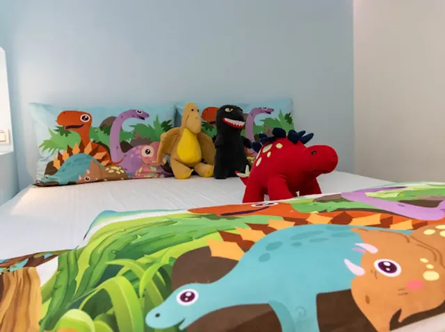 Juyue Tongxin Family Homestay-Dinosaur World Slide Quadruple Room (no extra bed allowed)-15