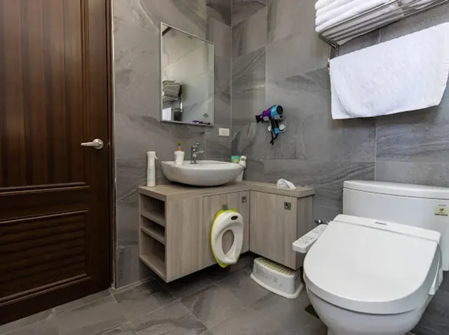 Juyue Tongxin Family Homestay-Dinosaur World Slide Quadruple Room (no extra bed allowed)-9