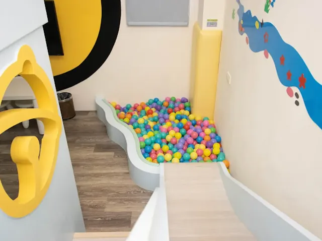 Juyue Tongxin Family Homestay-Dinosaur World Slide Quadruple Room (no extra bed allowed)-6