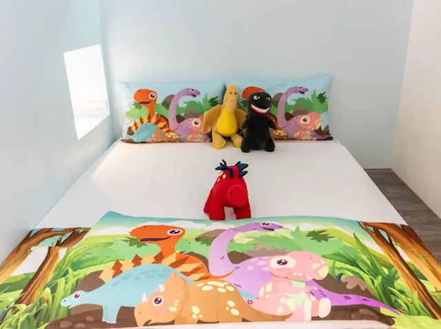 Juyue Tongxin Family Homestay-Dinosaur World Slide Quadruple Room (no extra bed allowed)-7