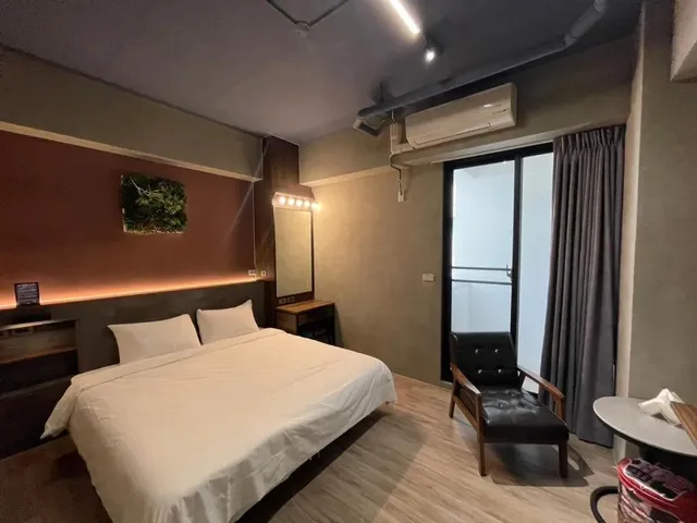 隆廊民宿-豪華雙人加大床-3