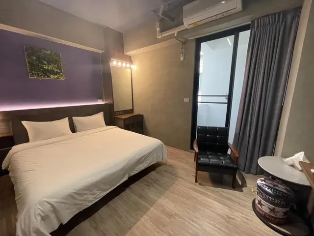 隆廊民宿-豪華雙人加大床-1