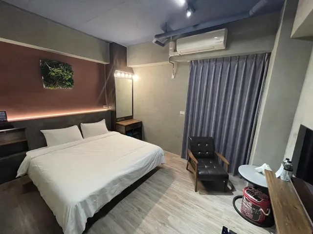 隆廊民宿-豪華雙人加大床-4