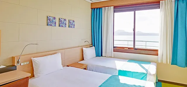 沖繩Yugaf Inn｜方便至沖繩美麗海水族館/近名護海灘-袖珍雙床房【不挑房】-4