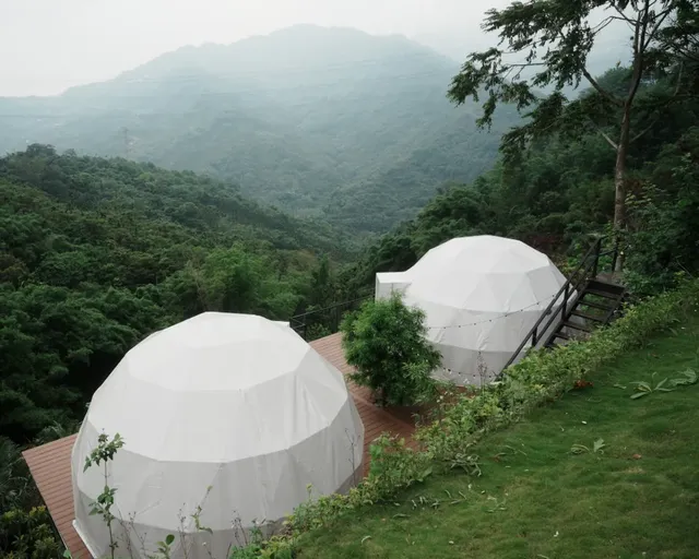森山谷｜獨家8折起！奢華全景星空帳、質感美式露營車、一泊三食-【懶人露營】星空帳篷｜四人房｜山谷景-3