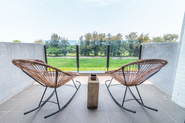 Idiopathic Wind Nest-Garden View Deluxe Double Room with Balcony-7
