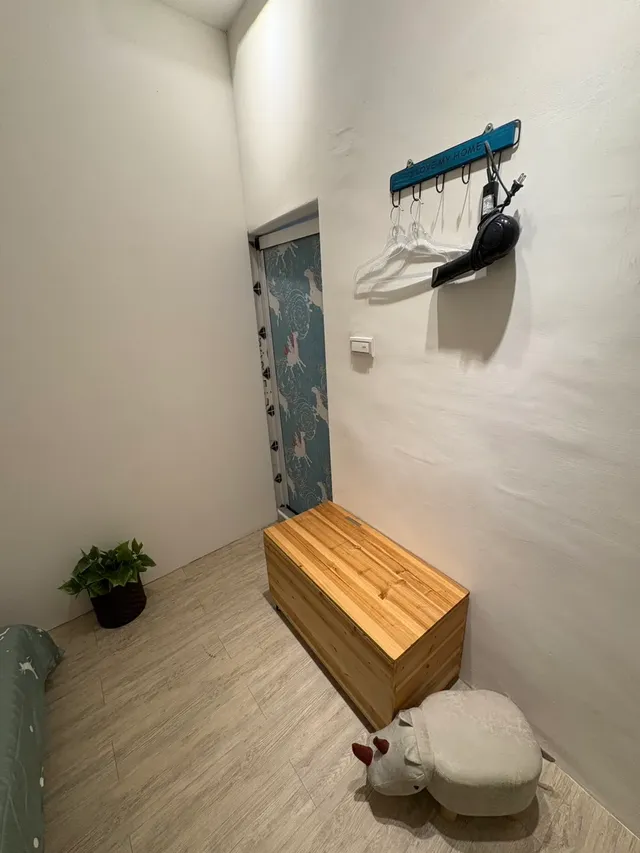 愛樂-黑貓館｜緊鄰大東夜市-101素雅風格雙人房(自助入住，請一定要加賴以取得入住步驟）-7