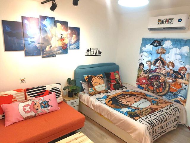 愛樂-黑貓館｜緊鄰大東夜市-202海賊王風格2-4人房(可加床)(自助入住，請一定要加賴以取得入住步驟）-1