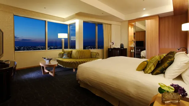 Luxe Deluxe King 44sqm / 26th floor 28th floor