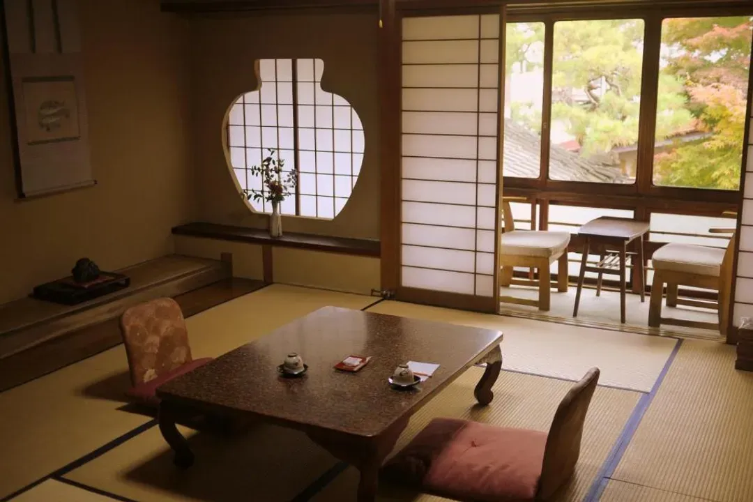 卡米那卡旅館｜有形文化財/高山站徒步3分/三町古建築保存區徒歩7分
