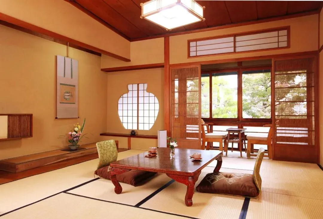 卡米那卡旅館｜有形文化財/高山站徒步3分/三町古建築保存區徒歩7分