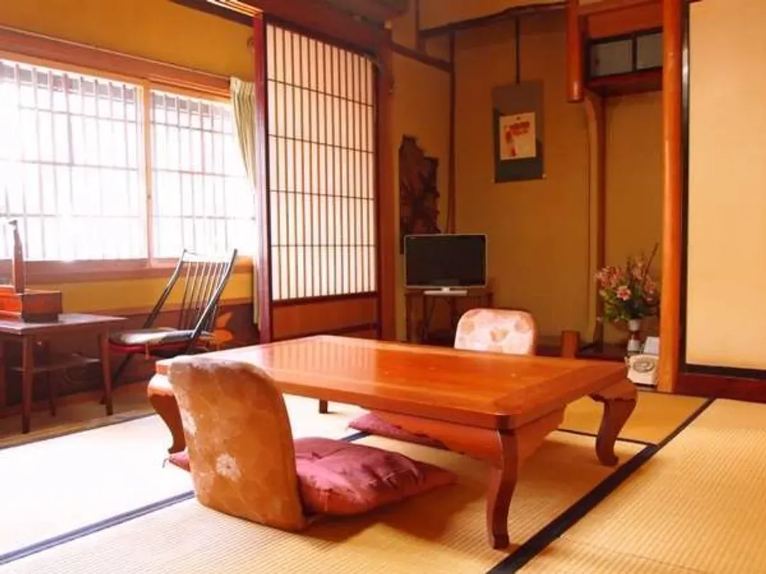 卡米那卡旅館｜有形文化財/高山站徒步3分/三町古建築保存區徒歩7分