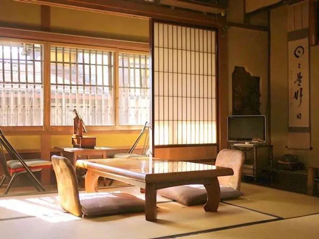 卡米那卡旅館｜有形文化財/高山站徒步3分/三町古建築保存區徒歩7分