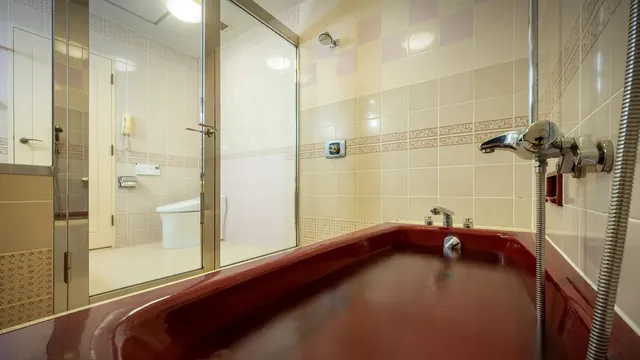 [Top floor: Suite]
