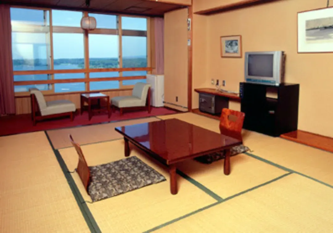 佐渡島 夕日與湖之宿 青木屋｜椎崎温泉/加茂湖畔/自行車租借