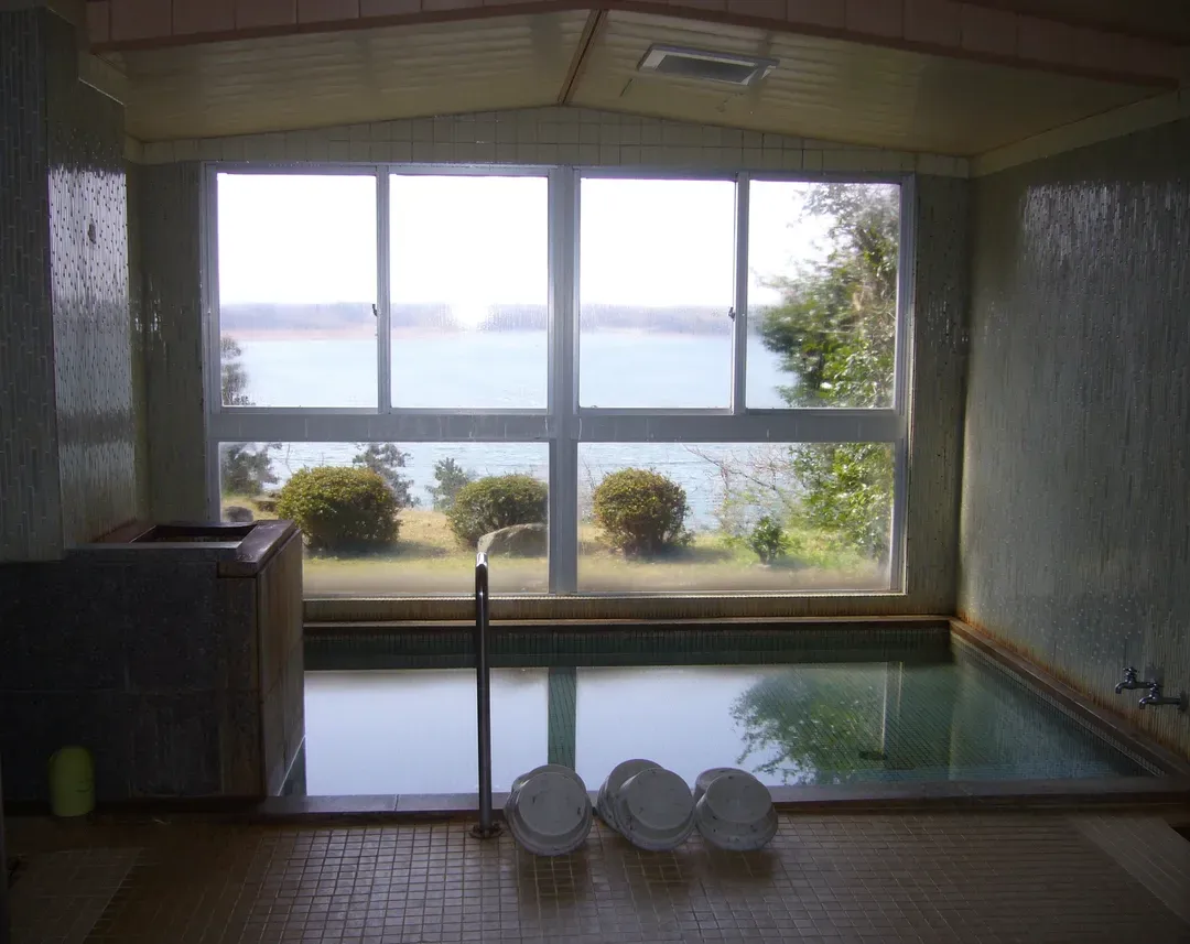 佐渡島 夕日與湖之宿 青木屋｜椎崎温泉/加茂湖畔/自行車租借