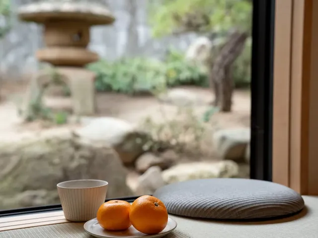 【和室】日本庭園と和の雰囲気を感じながら、ゆっくりおくつろぎください。