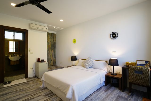 Summer Bed and Breakfast-S2 romantic micro-double room-6