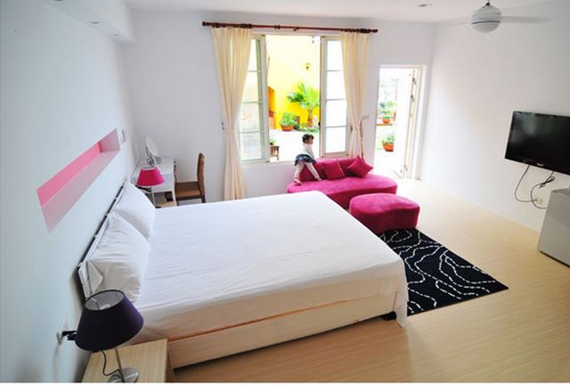 Summer Bed and Breakfast-S3 pink honey-4