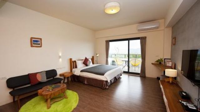 Tree characteristics of the homestay-Valencia 2 Person Room-3