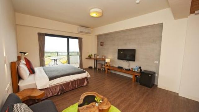 Tree characteristics of the homestay-Valencia 2 Person Room-2