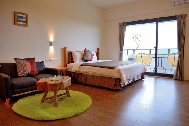 Tree characteristics of the homestay-Valencia 2 Person Room-1