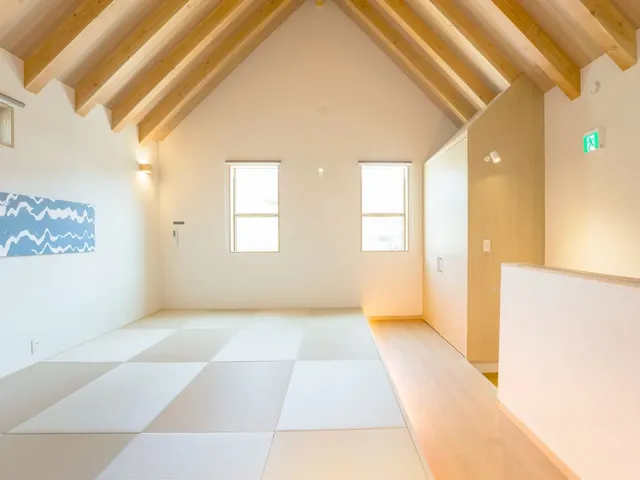 【寝室（小上がり）】外からの日差しが心地よい、小上がり(２階）