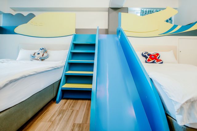 오션 파티 페밀리 펀 홈스테이 (Ocean Party Family Fun Homestay)-Superior Family Room With Balcony-Blue-2