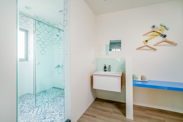 오션 파티 페밀리 펀 홈스테이 (Ocean Party Family Fun Homestay)-Superior Family Room With Balcony-Blue-4