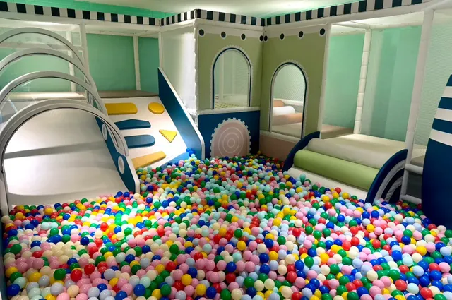 Classic Hotel Fantasy Palace-Simple Family Room (Two Double Beds)-4