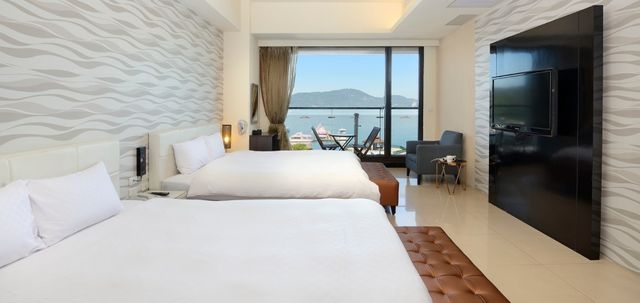 후위 레이크뷰 비앤비 (HU YUE LakeView B&B)-Standard Quadruple Room with Lake View-7