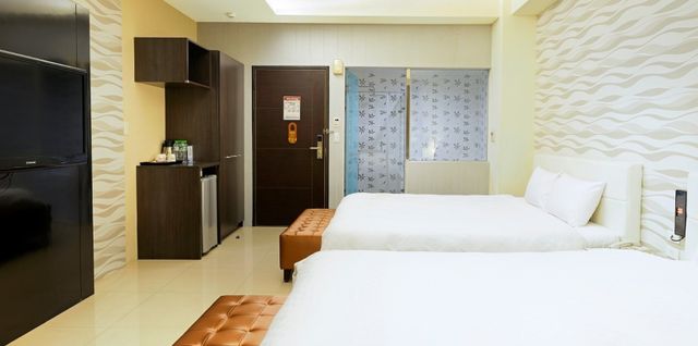 후위 레이크뷰 비앤비 (HU YUE LakeView B&B)-Standard Quadruple Room with Lake View-5