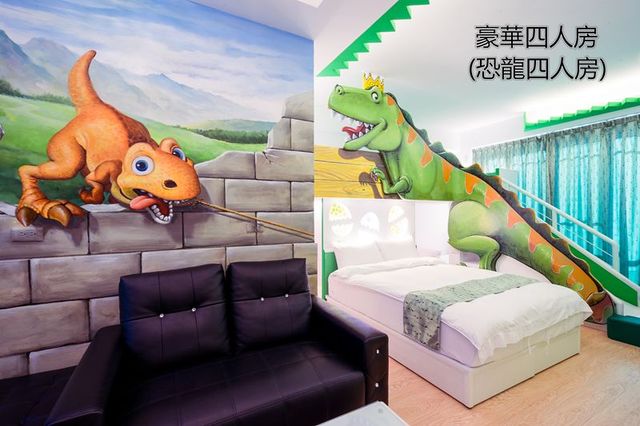 Tainan Fun Family Slide Elevator Bed and Breakfast | Near Chihkan Tower, Family Room with Slide-Dinosaur Family Room For 4-2