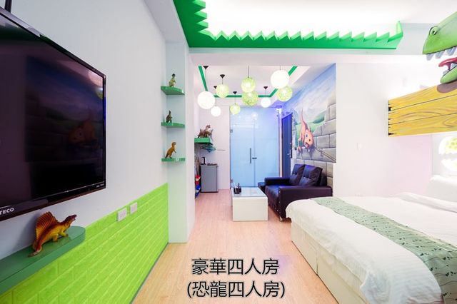 Tainan Fun Family Slide Elevator Bed and Breakfast | Near Chihkan Tower, Family Room with Slide-Dinosaur Family Room For 4-7