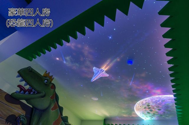 Tainan Fun Family Slide Elevator Bed and Breakfast | Near Chihkan Tower, Family Room with Slide-Dinosaur Family Room For 4-4