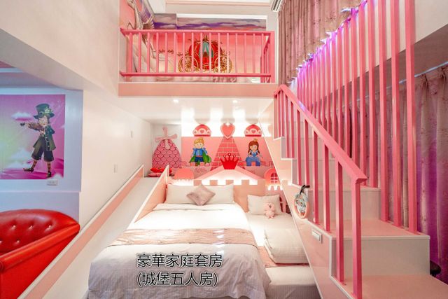 Tainan Fun Family Slide Elevator Bed and Breakfast | Near Chihkan Tower, Family Room with Slide-Castle Family Room For 5-3