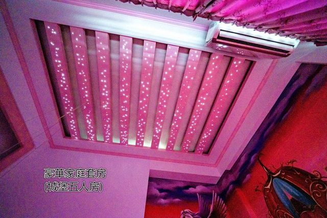 Tainan Fun Family Slide Elevator Bed and Breakfast | Near Chihkan Tower, Family Room with Slide-Castle Family Room For 5-6