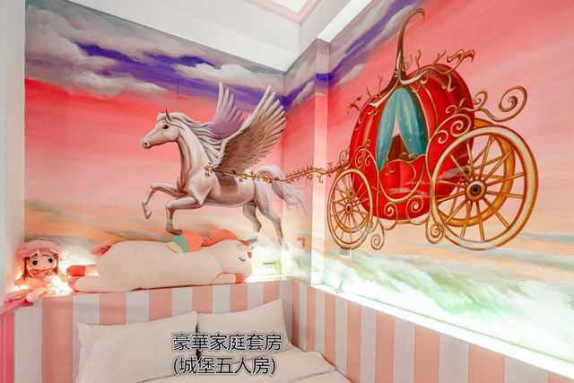 Tainan Fun Family Slide Elevator Bed and Breakfast | Near Chihkan Tower, Family Room with Slide-Castle Family Room For 5-2